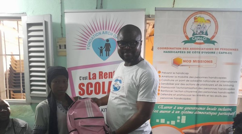 L’Ong « Arch Of Love espère encourager » à travers ces dons la persévérance scolaire des enfants en situation de handicap.