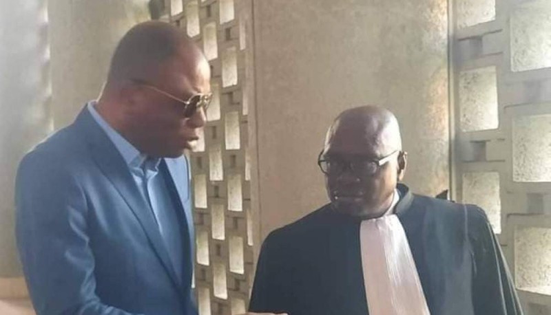 Damana Adia Pickass et son avocat au Tribunal. (Ph: Dr)