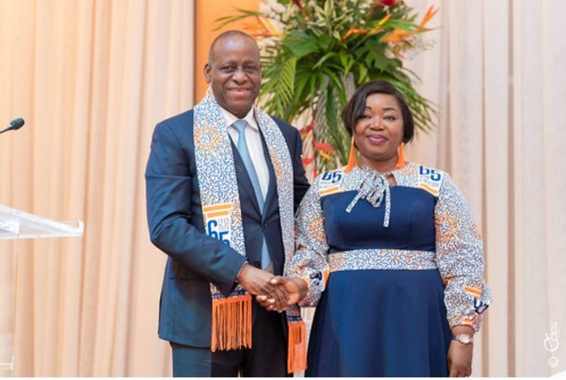 Le Grand chancelier de l'ordre national Ally Coulibaly a félicité le bâtonnier de l'ordre des avocats, Florence Loan-Messan pour son élection.(DR)