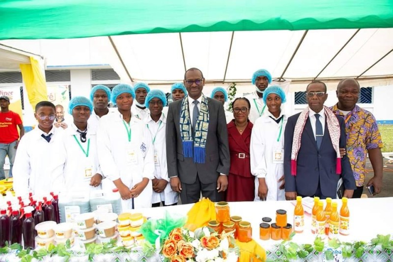Le directeur de cabinet, Moustapha Sangaré, a visité les stands des partenaires. (Ph: Dr)