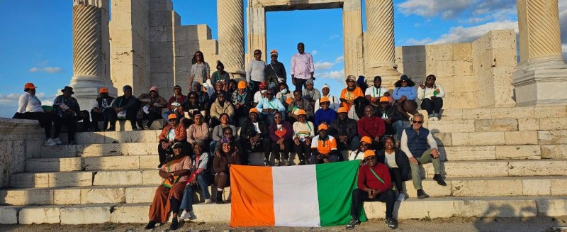 Une vague de pèlerins ivoiriens ont posé pour les souvenirs. (Ph: Dr)