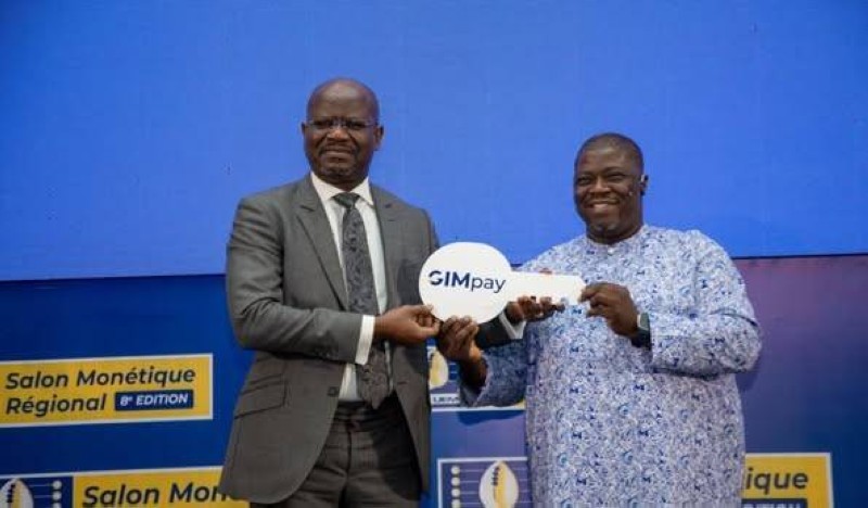 Le Secrétaire général de la  Bceao Habib Thiam et le Directeur général de Gim-Uemoa, Coulibaly Minayegnan,
