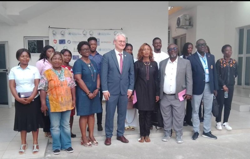 Le directeur pays de l’ONUSIDA, Henk Van Renterghem, a salué les efforts de l’État ivoirien

