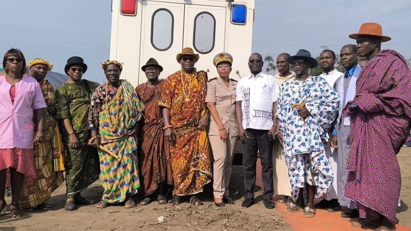 L’ambulance médicalisée offerte représente une réponse concrète aux défis sanitaires des villages
