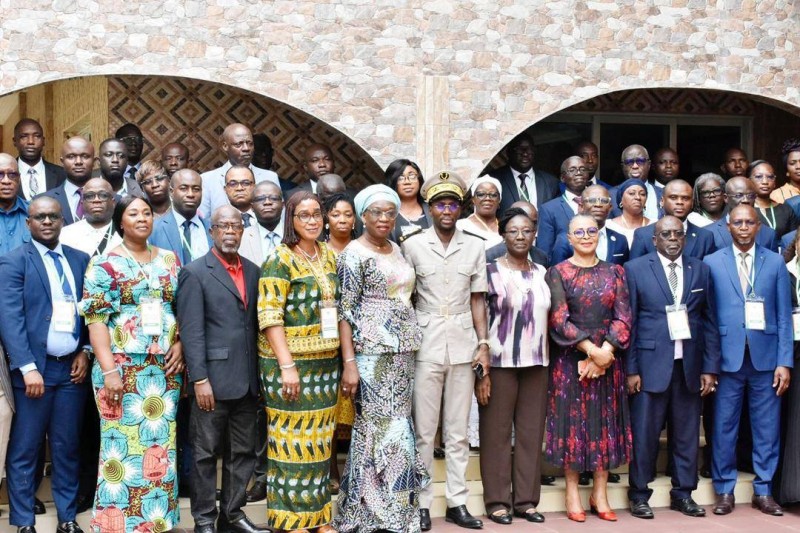 Ce séminaire d’échange a été présidé par Kaba Nasséré, directrice de cabinet représentant la ministre d’État, ministre de la Fonction publique et de la Modernisation de l’administration, Anne Désirée Ouloto. (DR)