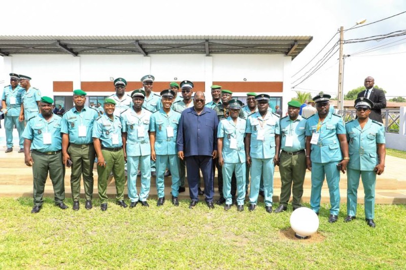 Le ministre Tchagba en compagnie de ses agents