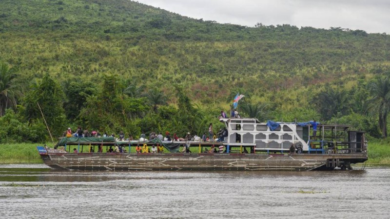 Vue générale d'une baleinière en bois sur le fleuve Congo, en République démocratique du Congo, le 31 mars 2024. [Image d'illustration] AFP - ARSENE MPIANA