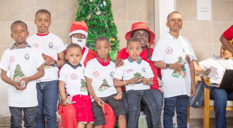 l’Amicale des anciens du lycée scientifique de Yamoussoukro a égayé des enfants. (Ph: Dr) 