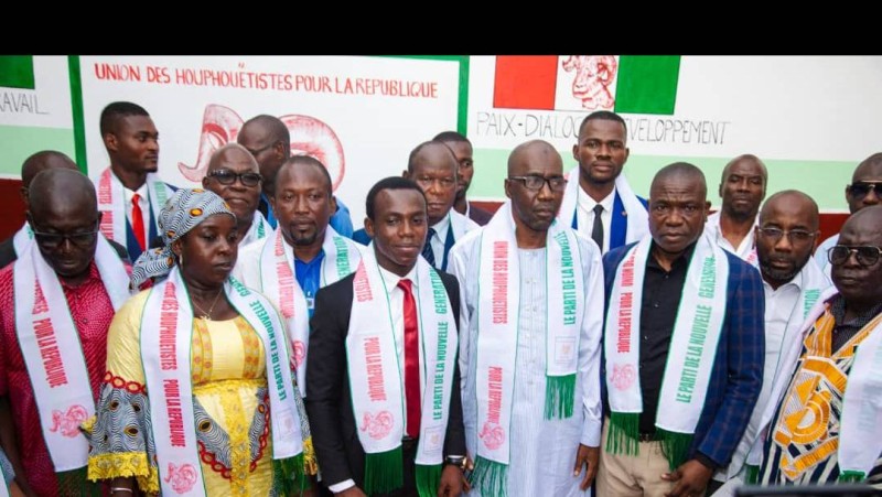 Le président Valy Touré et les membres du du Bureau exécutif de son parti