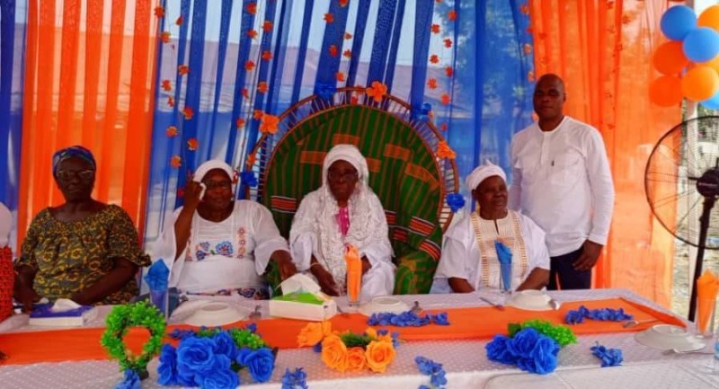 Koné Golou Youla (au centre) célébrée par ses enfants. (Ph: Dr)