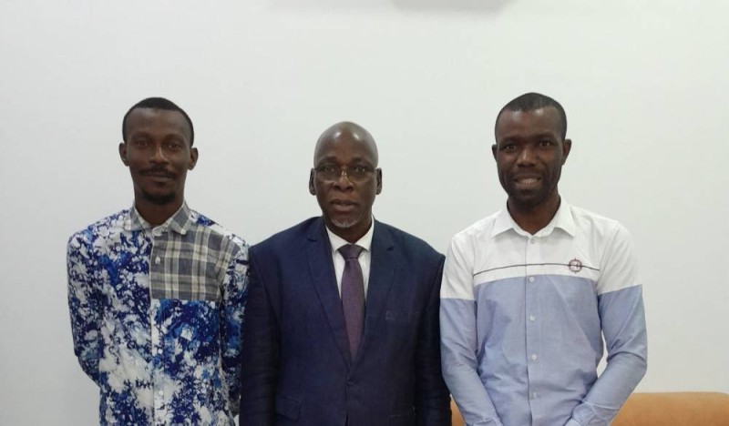 L’honorable Yacouba Sangaré (président du RIPPEF) encadré par Izoudine Youssef Elvis Gouza ( président du RJICCE)