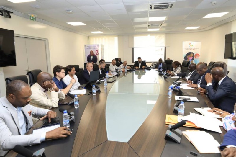 Les parties prenantes ont échangé avec le ministre Pierre Dimba. (Ph: Dr)