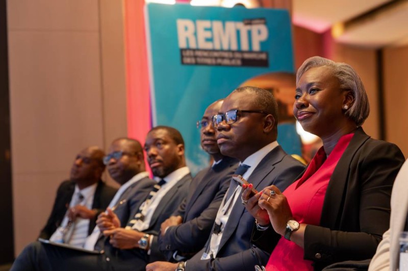 le directeur Umoa titres, Oulimata Ndiaye Diassé (en premier plan) a fait savoir les actions à déployer pour améliorer la collecte de l’épargne.
