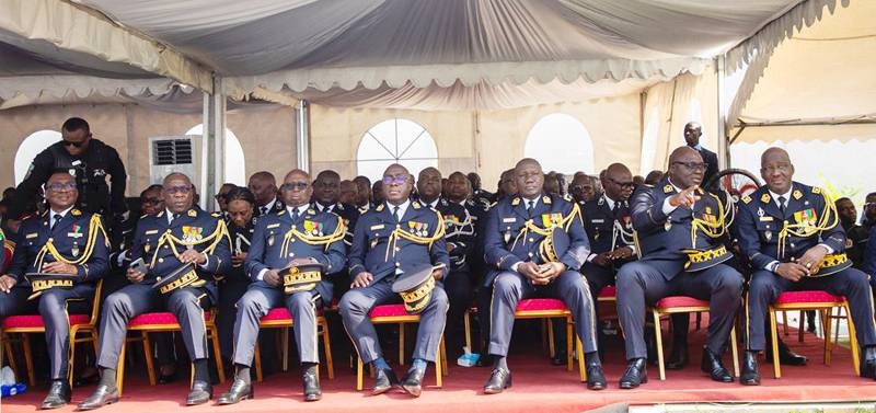 Les nouveaux généraux en compagnie de leurs aînés. (Ph: DGPN)