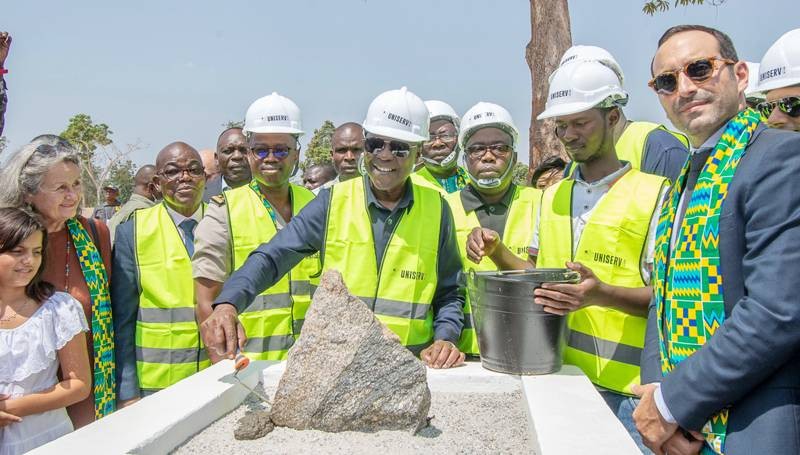 Amadou Koné pose la prière pierre de cette société qui va générer des centaines d'emplois pour les jeunes. (Ph: Dr)