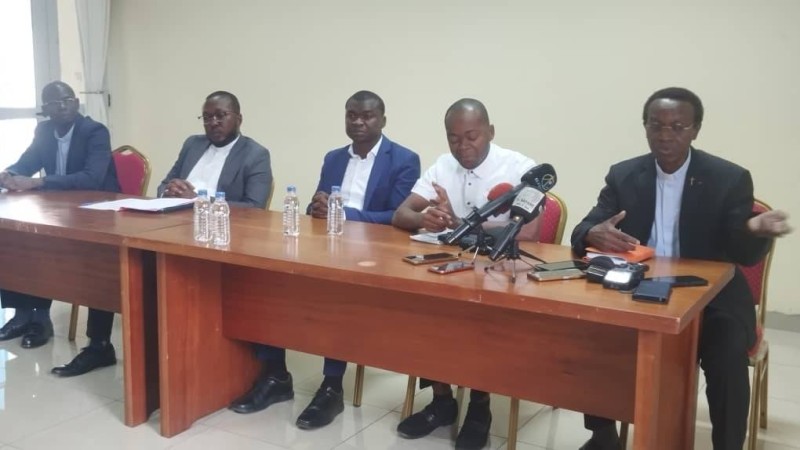 Les hommes de Dieu et le ministère de la Santé à la conférence de presse. (Ph: Dr)