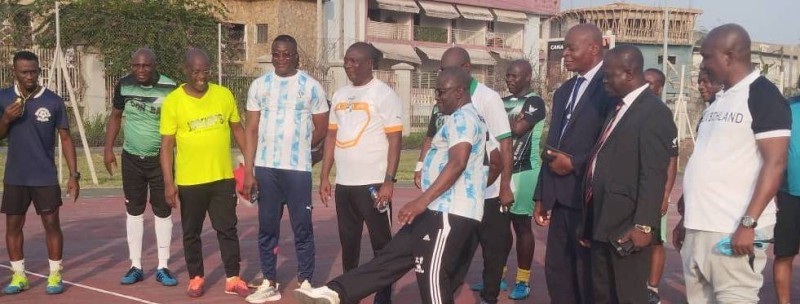 Le président de l'Université, Pr. Ballo Zié a donné le coup d'envoi du tournoi de football. (DR