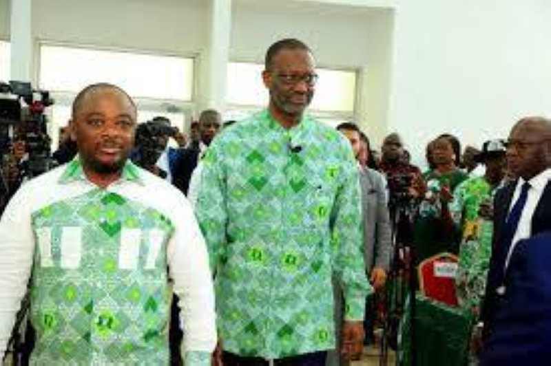 Dr Emmou Sylvestre, secrétaire exécutif en chef  et  le président Tidjane Thiam. (Ph: Dr)