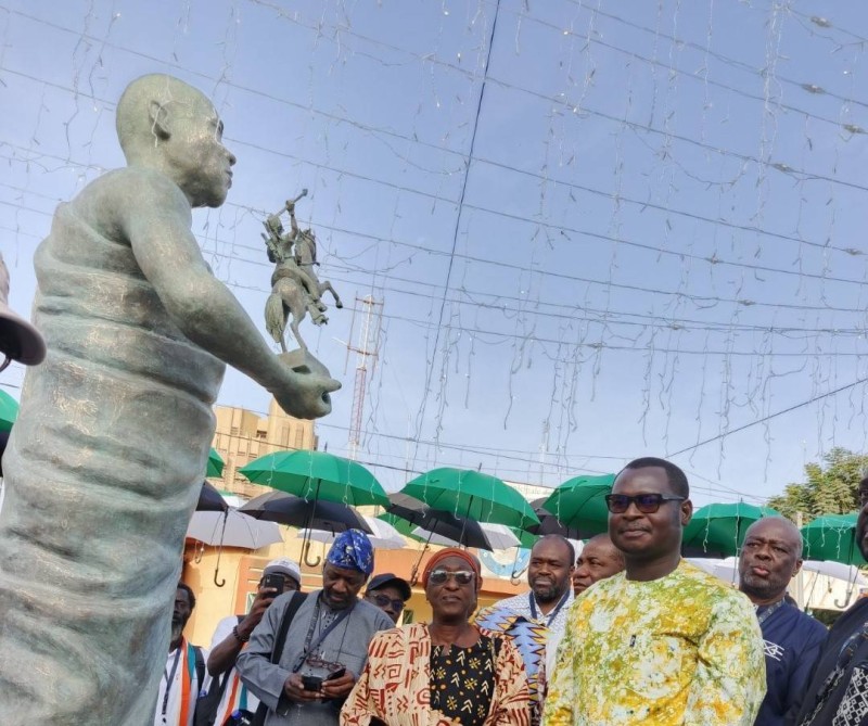La statue de GNOAN Mbala2