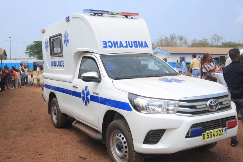 Une ambulance a été offerte au nouveau centre de santé rural de Kongodia par le maire d'Agni(2)