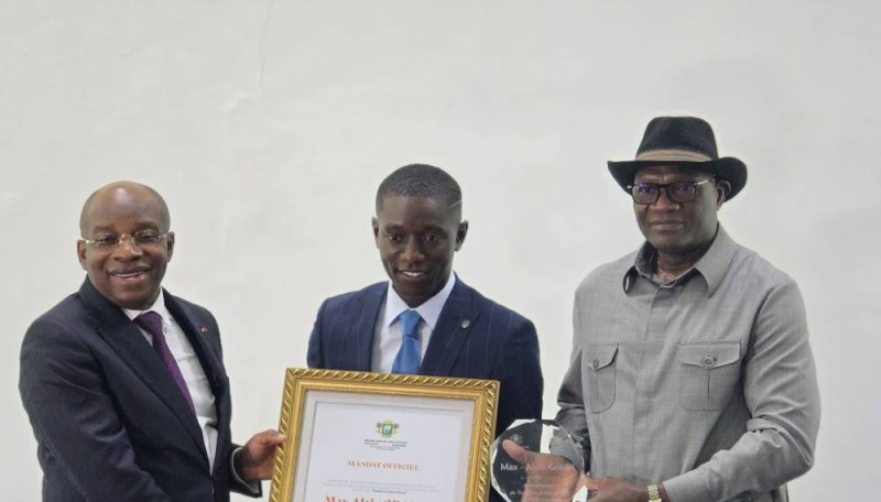 Max Gradel encadré par les Ministre Siandou Fofana et  Metch Silas
