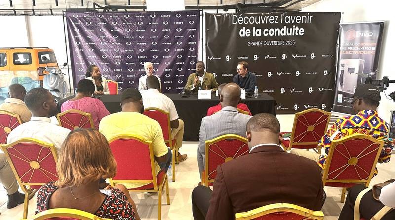 Les journalistes ont pu poser toutes les questions sur le fonctionnement du tout nouveau showroom