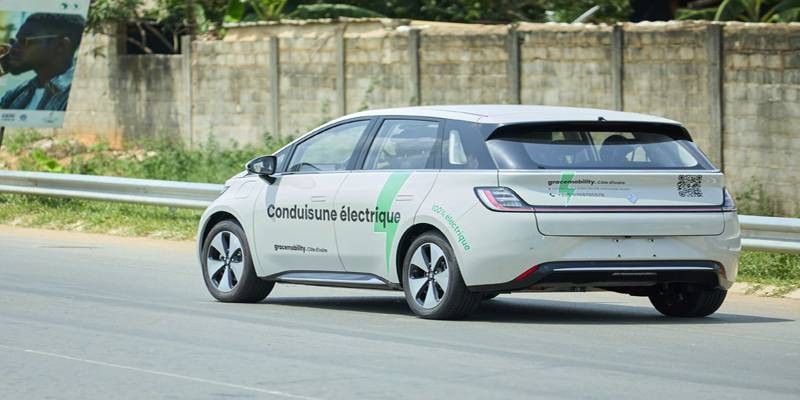 …avec la E-Q100 de Wuling