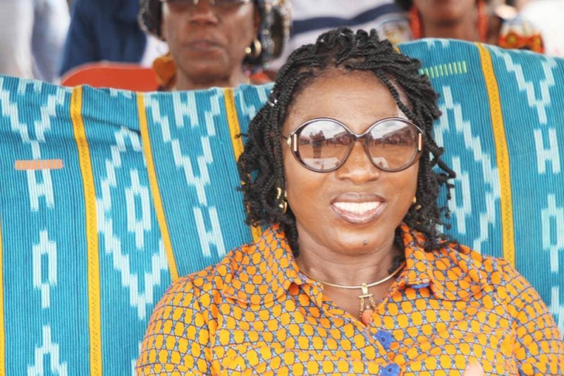 : L'ex-ministre Clotilde Ohouochi a communié avec les femmes de Yakassé-Mé. (Dr)