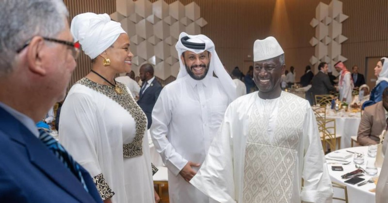 Autorités ivoiriennes, diplomates et leaders religieux réunis autour de l’Iftar, symbole de solidarité et de dialogue interreligieux.