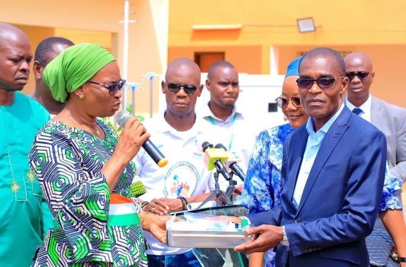 La troisième adjointe au maire, Mme Ouattara Salimata, salue le soutien du gouvernement et de la Banque mondiale, qui permet à Bouna de franchir une nouvelle étape vers un système de santé plus performant.
