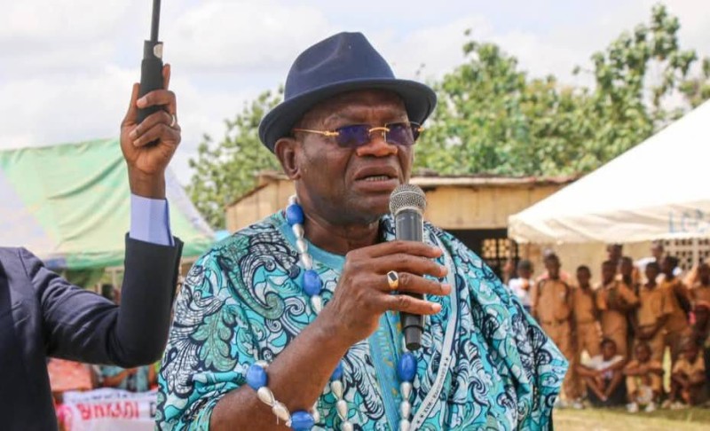 Le Ministre Adjé Silas Metch