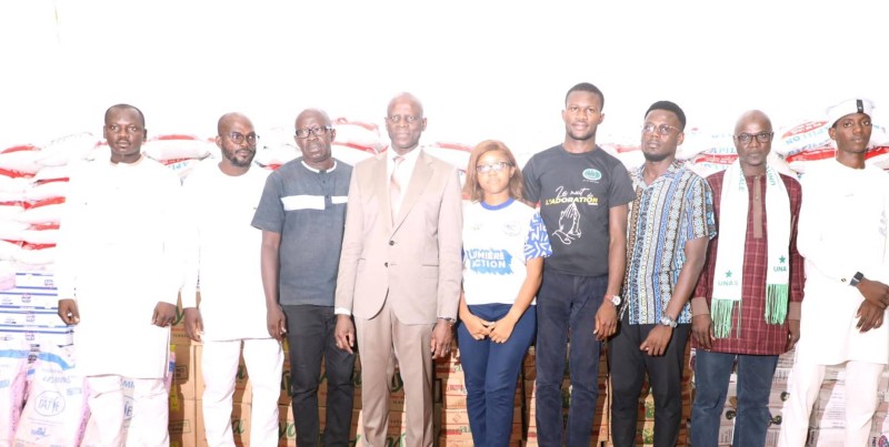 Le ministre Adama Diawara remet un important don de vivres et d’argent aux étudiants et personnels de l’UFHB en cette période de Ramadan et de Carême catholique.