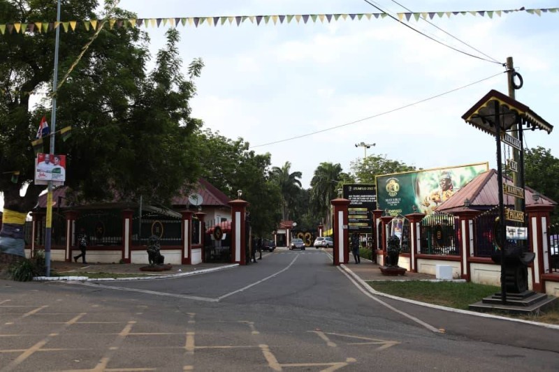 Ici au Palais royal de Kumasi, on a retrouvé un Ivoirien qui travaille depuis des années. (Ph: Abdoulaye Coulibaly)