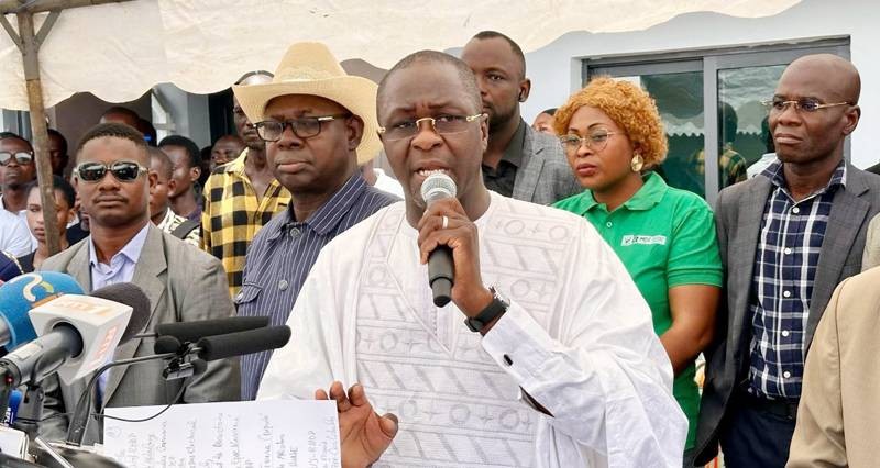 Tehfour Koné (micro en main) vire au RHDP. (Ph: Dr)