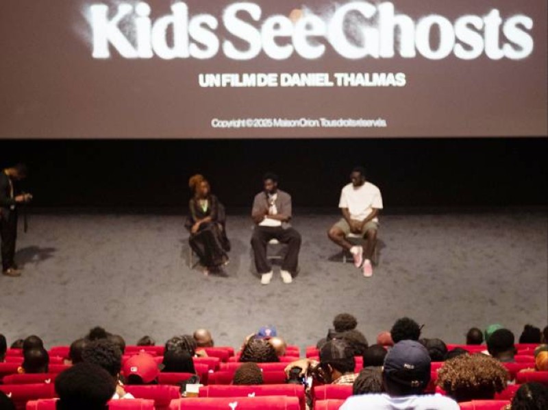 Le réalisateur Daniel Thalmas (au milieu) et ses collaborateurs lors de leur exposé après la projection du film. (Ph: Dr)
