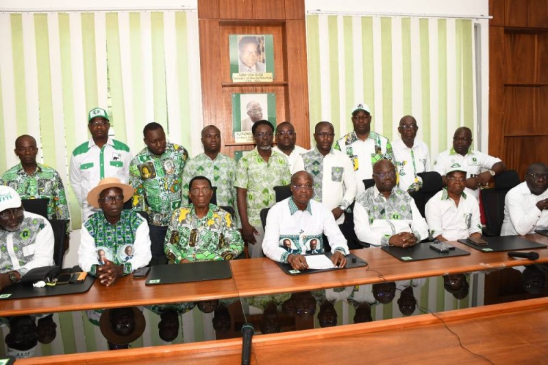 Le vice président Bagrou Goli et des cadres du Pdci-Rda du district du Gôh-Djiboua.(Dr)