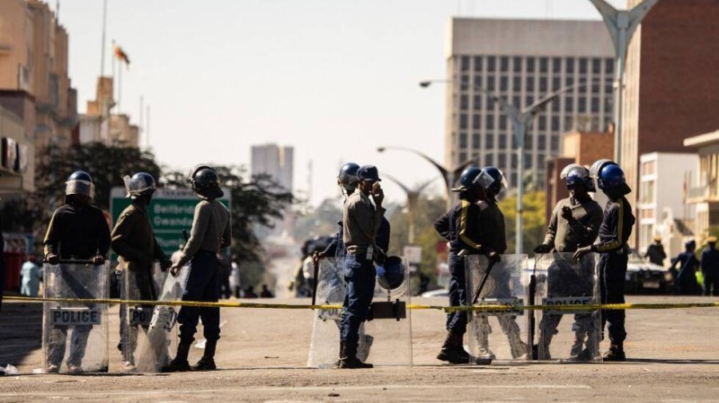 Forces de l'ordre en alerte à Harare (images d'archives) DR