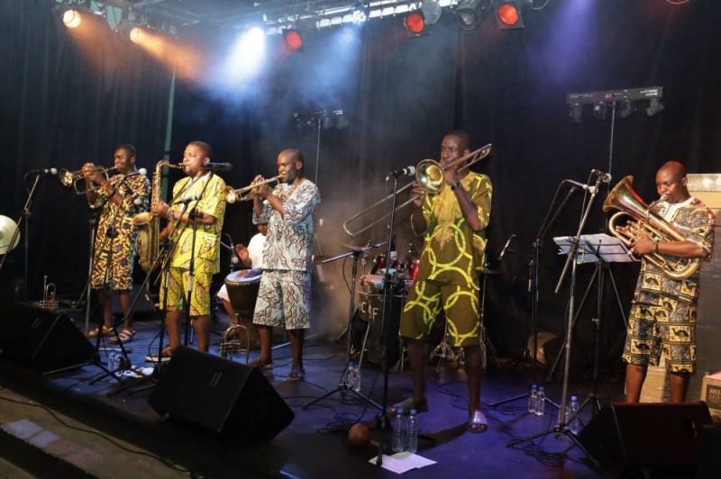 Le groupe Ayéfi Brass Band a passé un moment de communion avec les fans. (Ph: Dr)