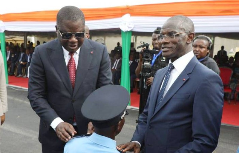 Une remise d'épaulettes à l'élève major. (Ph: Dr)