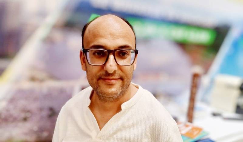 Challouf Hussen, chef laboratoire de la cimenterie. (Franck YEO)