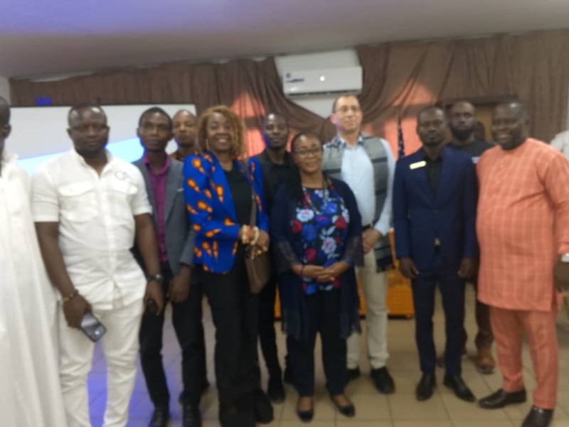 Officiels, initiateurs et conférenciers ont immortalisé l'événement (DR)