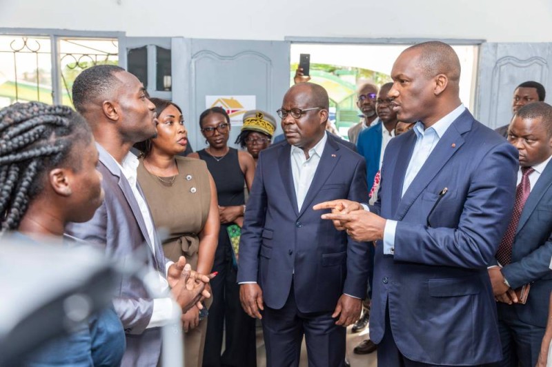 Le ministre Mamadou Touré s’imprègne de la réalité du terrain à Sikensi. (Ph: Dr)