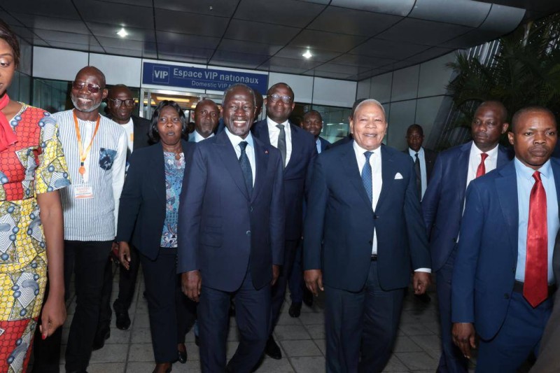 Adama Bictogo (3e personnalité à partir de la droite) et son hôte (Ph: Dr)