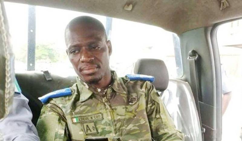 Le faux lieutenant-colonel.