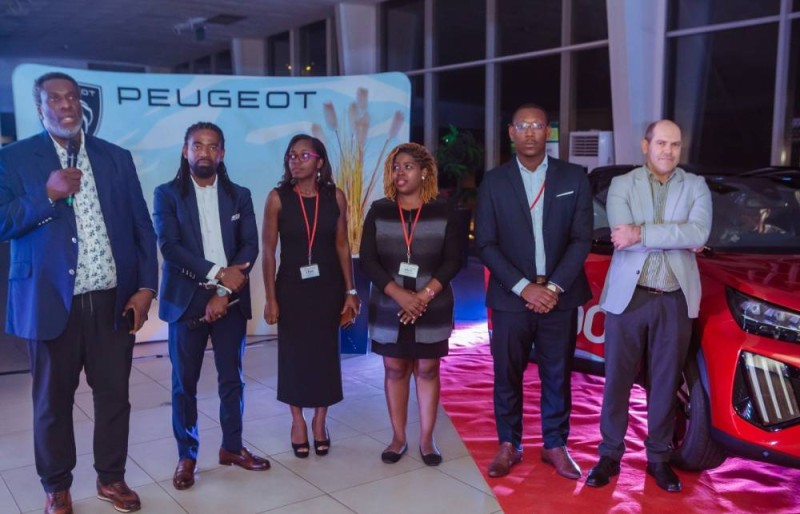 De gauche à droite : Verducci Fabien, directeur commercial et marketing Présentation officielle du programme « Itinéraire recalculé » et des nouveaux modèles de SUV, le 15 avril 2025 à Marcory (Abidjan).