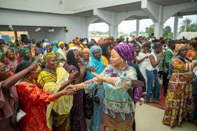 La ministre Nassénéba Touré a communié avec les femmes de Songon. (Ph: Dr)
