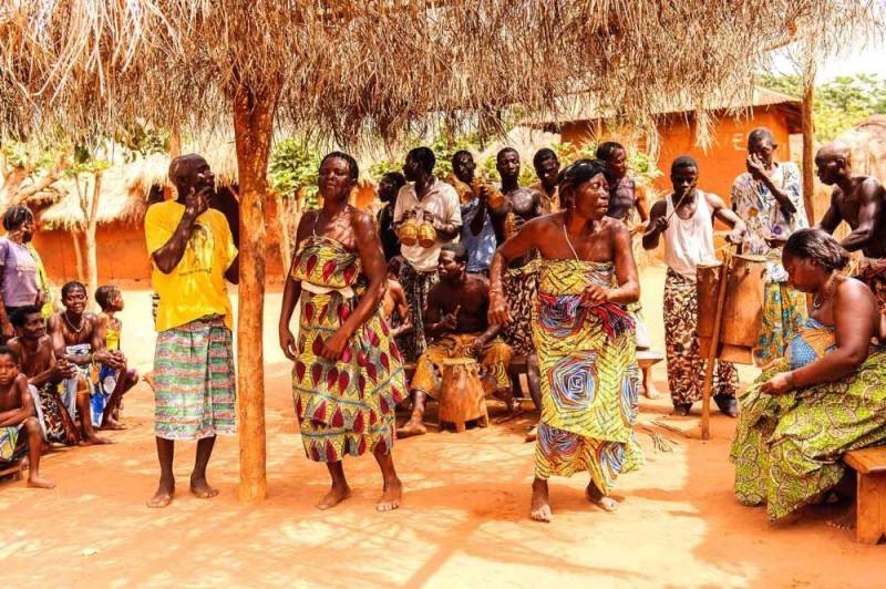 Une partie de dance traditionnelle en pays baoulé. (Ph:DR)