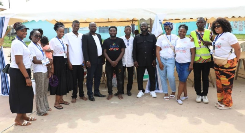 Les membres de l’ONG Europ-Bassam s’engagent pour la paix en Côte d’Ivoire. Photo : Julien Mossan