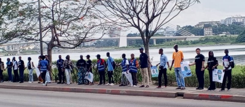 De nombreux jeunes se sont mobilisés pour participer à cette action contre la pollution plastique. (Ph: Dr)
