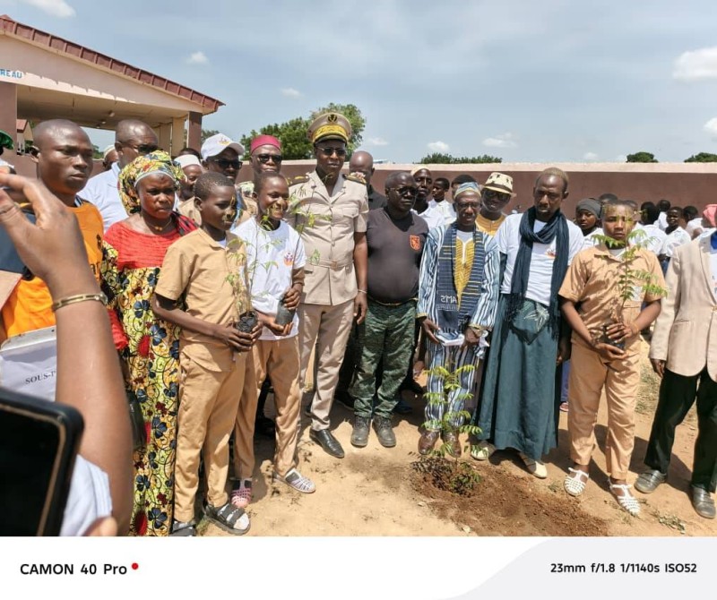 L'initiative du Conseil des élèves du lycée salué par les Eaux et Forêts. (Ph: Dr)